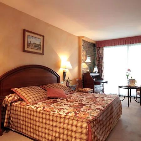 Hotel & El Castell De Ciutat
